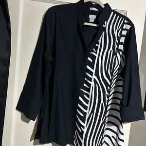 Chicos 3/4 shirt   Black&white. Size 3